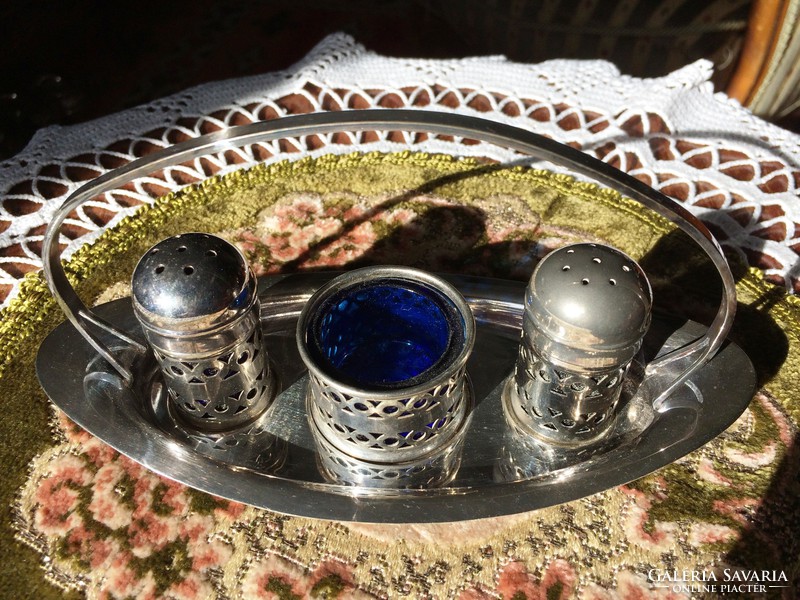 Sumptuous, thickly silver-plated, glass-inserted spice trio with matching tray and openwork decoration