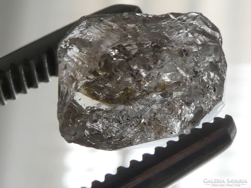 Természetes, nyers, olajzárványos Kvarc darab. (Herkimer gyémánt) 3,65 ct. UV fényre reagáló ásvány.