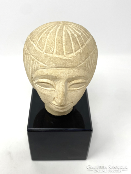 Ceramic statue depicting an Egyptian head on a glass pedestal - cz