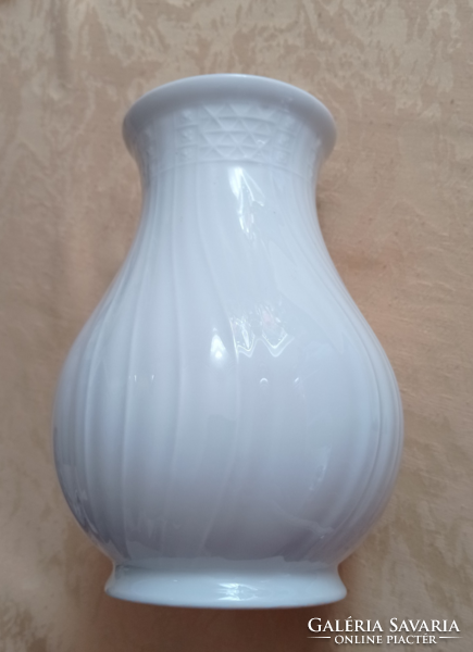 Hutschenreuther porcelain vase, 18 cm high