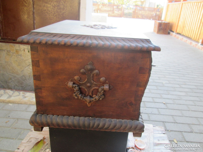 Transylvanian wooden box with a lock in Fagaras 1787