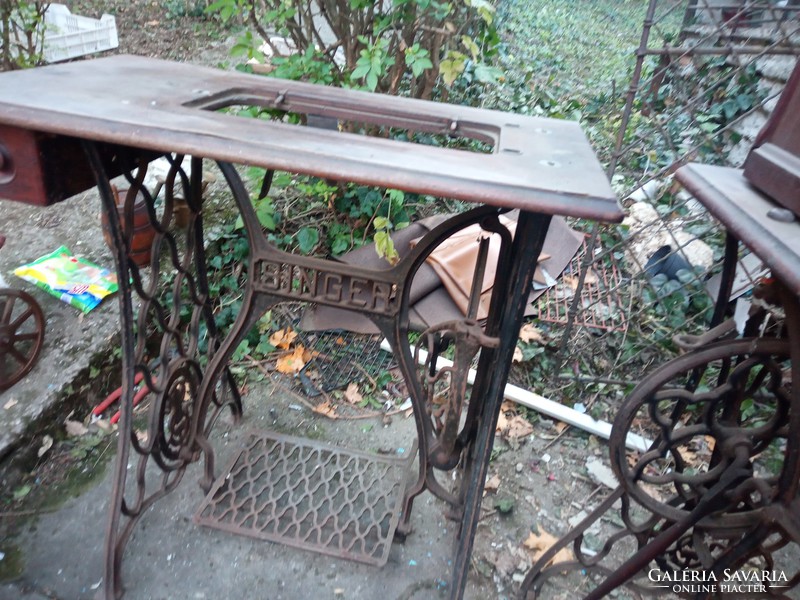 Rare drawer singer on sewing machine table