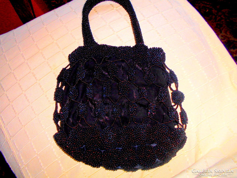 Színházi táska ,fekete színű szütyő-gyöngyös kézműves darab