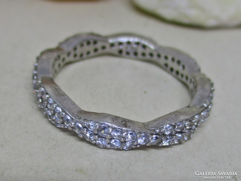 Csodaszép fonott  teleköves ezüst karikagyűrű