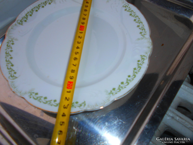 Láng Mihály jelzettl 1900-as évek elejéről  a szegélyen szép  plasztikus mintával  tányér