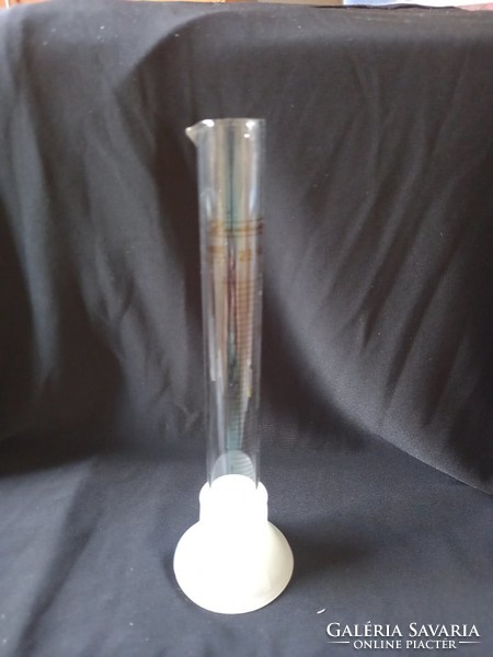 Truncated glass tube with plastic base