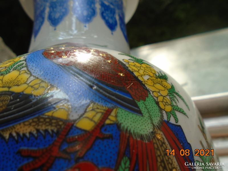 Golden contoured bird with floral pattern in Chinese vase