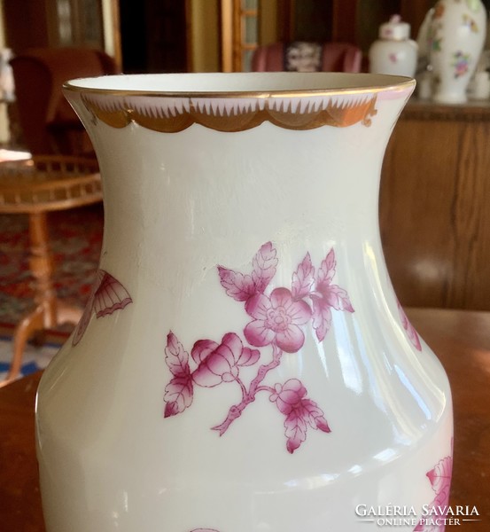 . Herend porcelain Victorian pur pur vase from the 50's, flawless