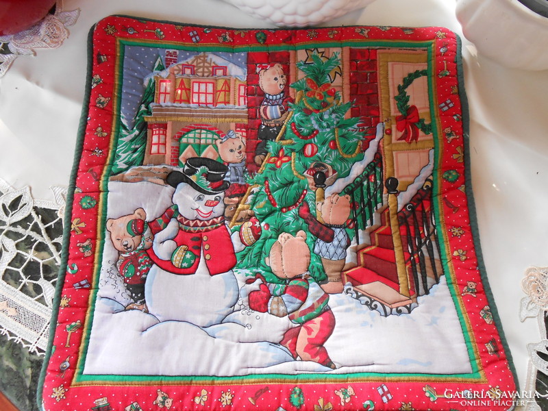 Quilted festive cushion cover.