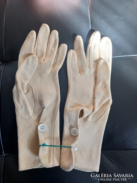 Antique / art deco kids deer gloves with pearl buttons