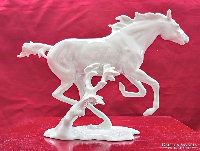 Alka white porcelain horse bochmann 23.5Cm