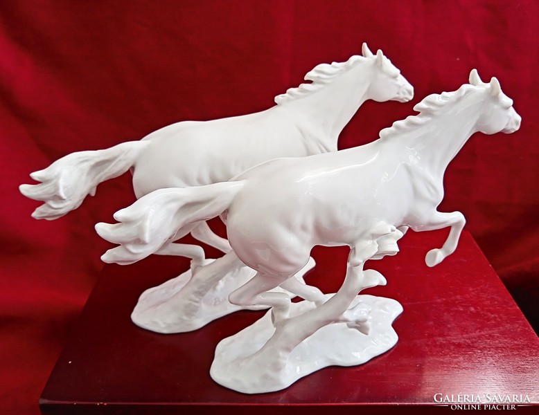 Kaiser fehér porcelán ló Bochmann 2db darabonként