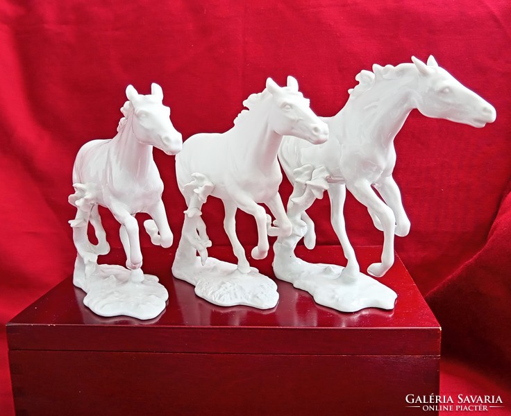 Kaiser white porcelain horse bochmann 2pcs each