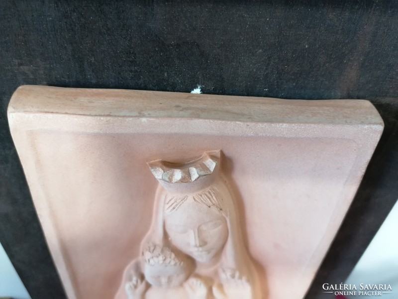 Virgin mother with her baby marked on the wall pottery, relic