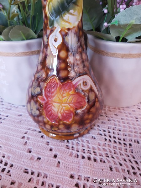Beautiful retro 17 cm tall majolica leaf pattern vase, ornament, decoration collector mid-century modern