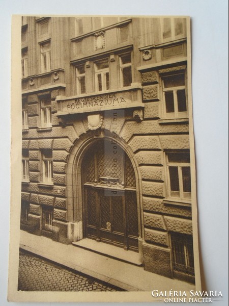 D185251 Budapest, Kegyes-tanítórendi Piarista Gimnázium -1932 A gimnázium bejárata