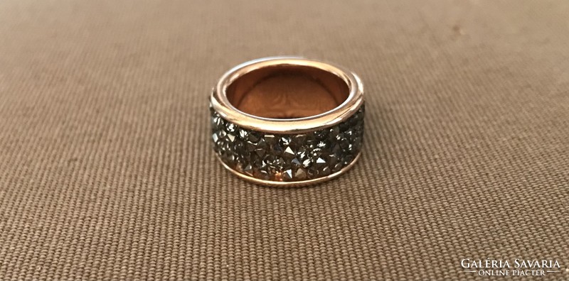 Gold-plated, glittering ring