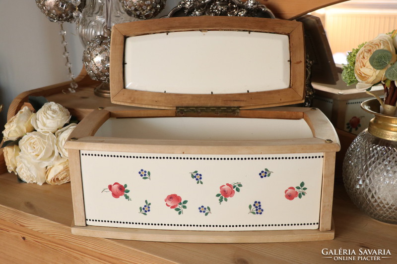 Bread and cake box with antique faience insert