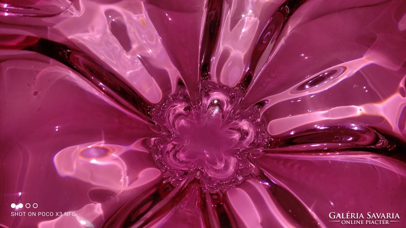 Óriási méretű vastag falú nehéz pink üveg kínáló muránói vagy Cseh majd ÖT kilogramm