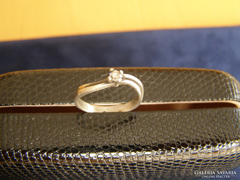 Women's silver stone ring