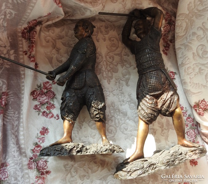 Japán bo-jutsu botvívó harcosok  - bronz szobor pár