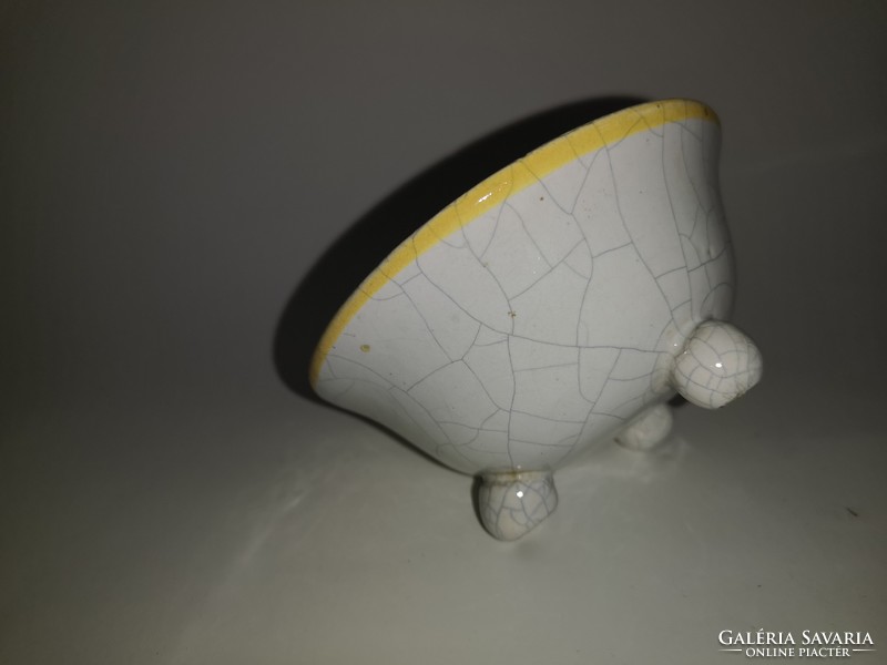 Gorka gaza bowl, standing on three spherical legs