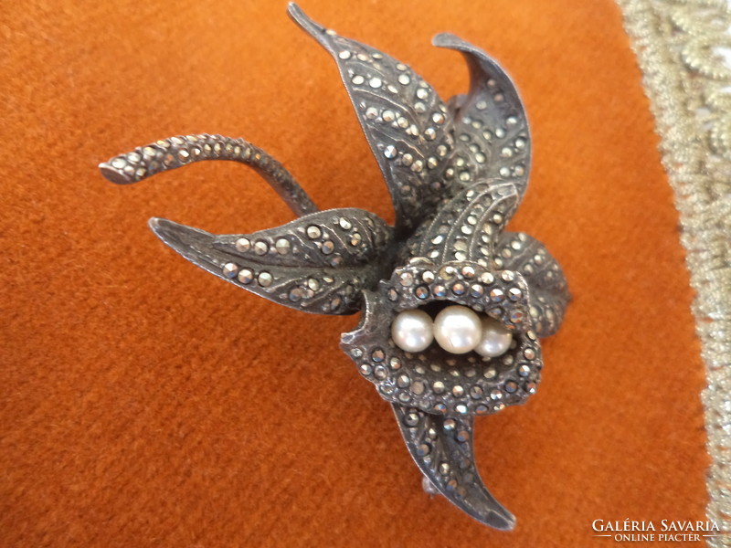 Antique brooch decorated with silver marcasite, forming a bell flower 25.5 gr