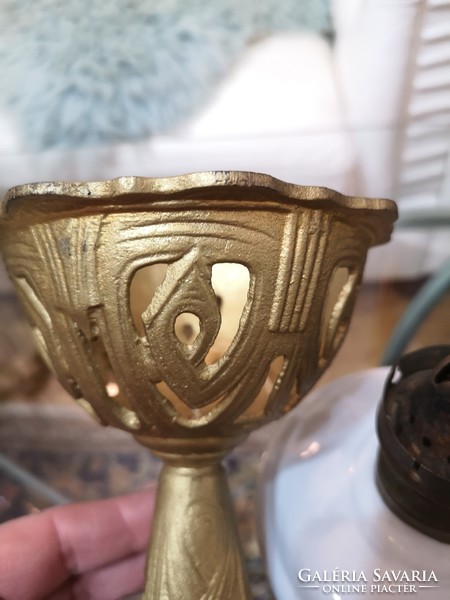 Antik szecessziós, fém aljú, porcelán betétes petróleum lámpa, laposkanócos
