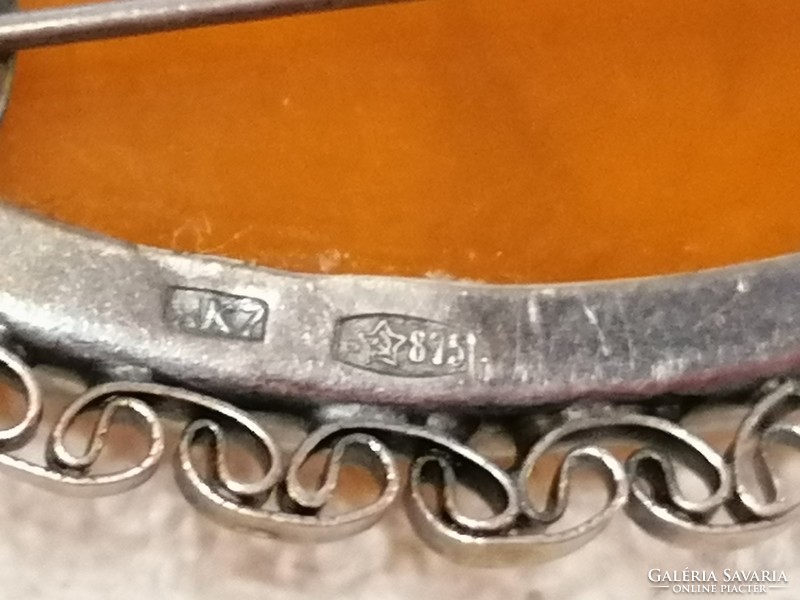 Silver amber brooch 48.