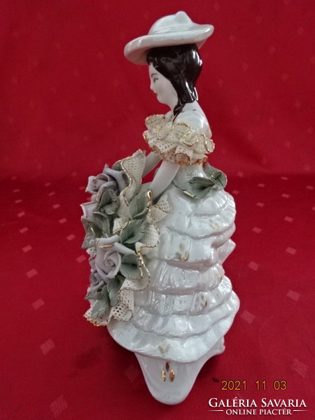 Alba Julia porcelain figurine, hand-painted, lady with a bouquet of roses, height 18.5 cm. He has!