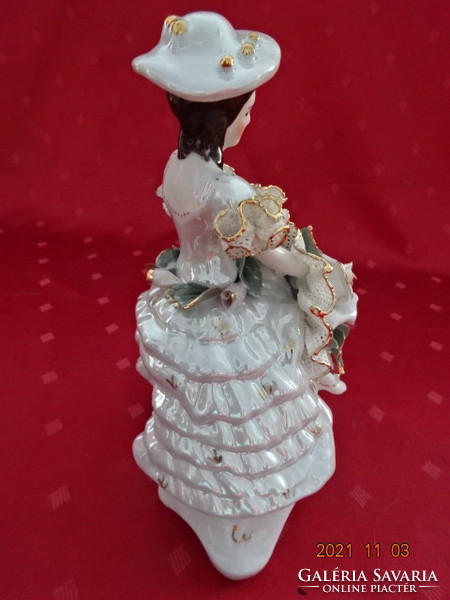 Alba Júlia porcelán figura, kézzel festett, hölgy rózsacsokorral, magassága 18,5 cm. Vanneki!