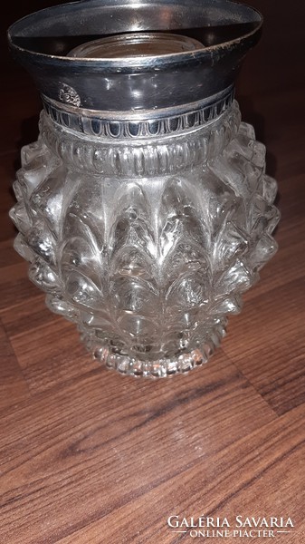 Üveg váza fém peremmel avagy valaminek a burája