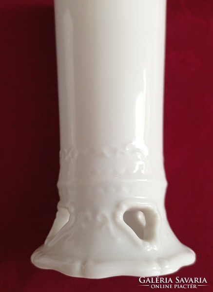 2 white porcelain vases, 14 cm high