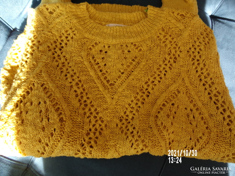 Lemon yellow mango sweater