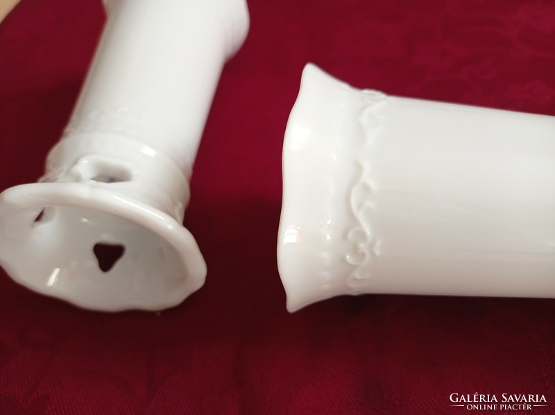 2 white porcelain vases, 14 cm high