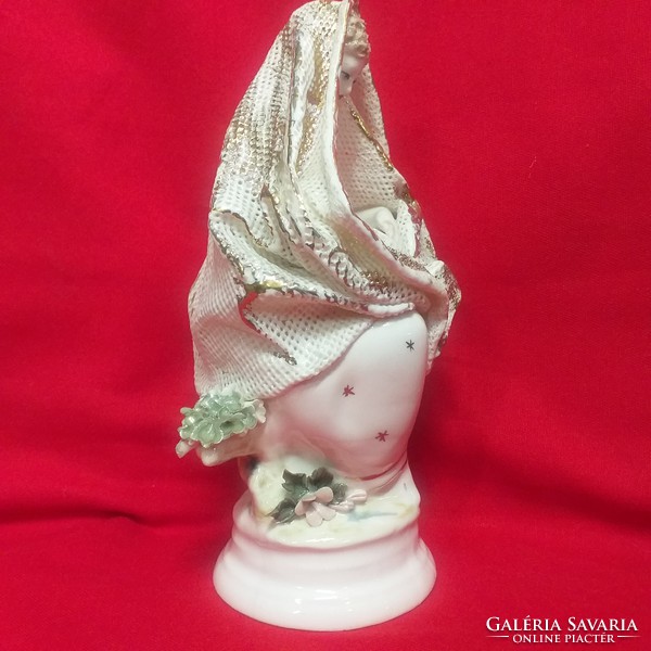 Madonna Gyermekével Áttört Porcelán Figura Gyertyatartóval.