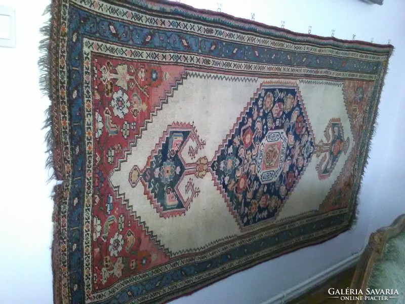 Persian rug hand-knotted 1.9x1.1 m antique shiraz