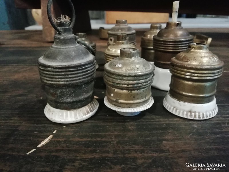Antik foglalatok, réz és porcelán, lámpa tartozékok