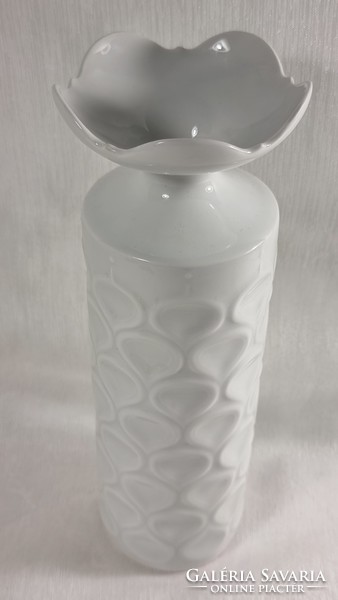 Meisseni festetlen fényes mázas fehér porcelán váza,Ludwig Zepner Weifs XX.szd második fele.