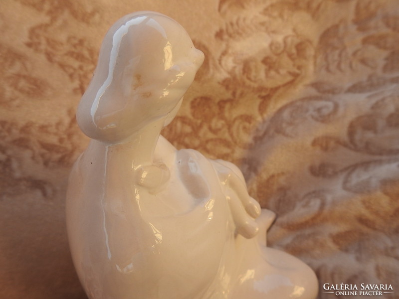 Anya gyermekével - jelzett porcelán kisplasztika szobor