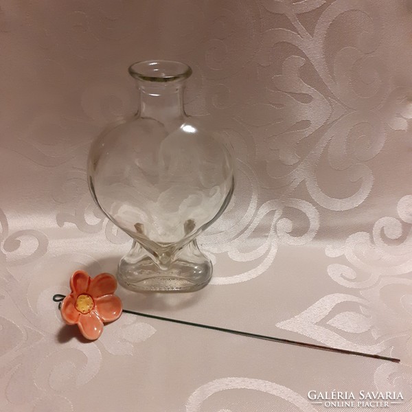 Szív alakú váza ajándék kerámia virággal