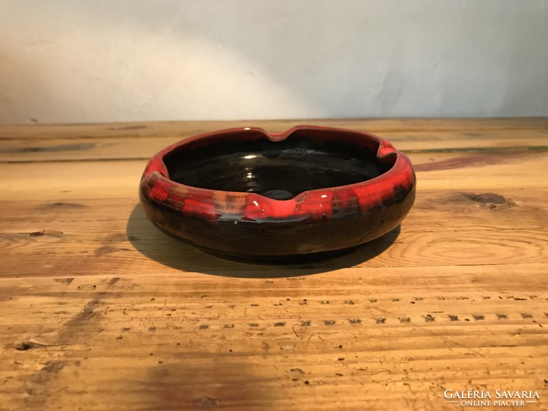 Retro marked-juryed ashtray t-32