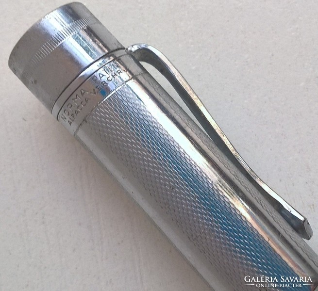 Retro metal case with 4-color mechanical fountain pen