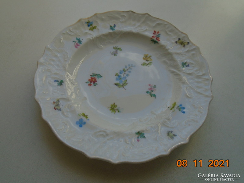 Egyedi kézzel festett Meisseni rovar és virág mintákkal PLS Geschütz  csipkézett tányér