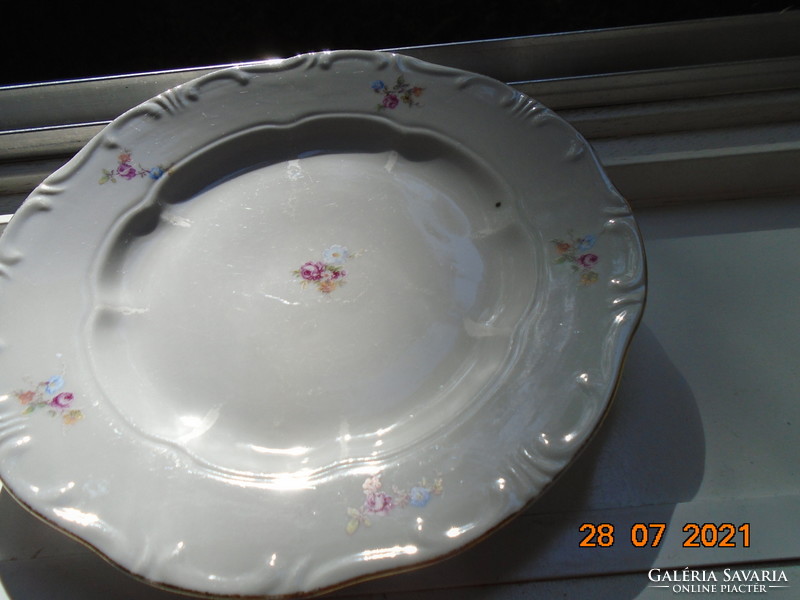 Zsolnay embossed scattered floral cake plate with embossed mark 19.5 cm
