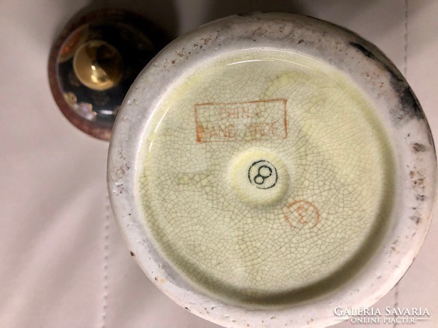 Kínai porcelán fedelesváza