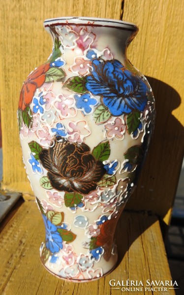 Rich hand-painted Chinese porcelain vase
