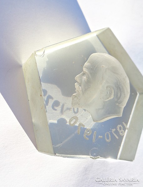 1870-1970 Lenin arcképes üveg dísztárgy