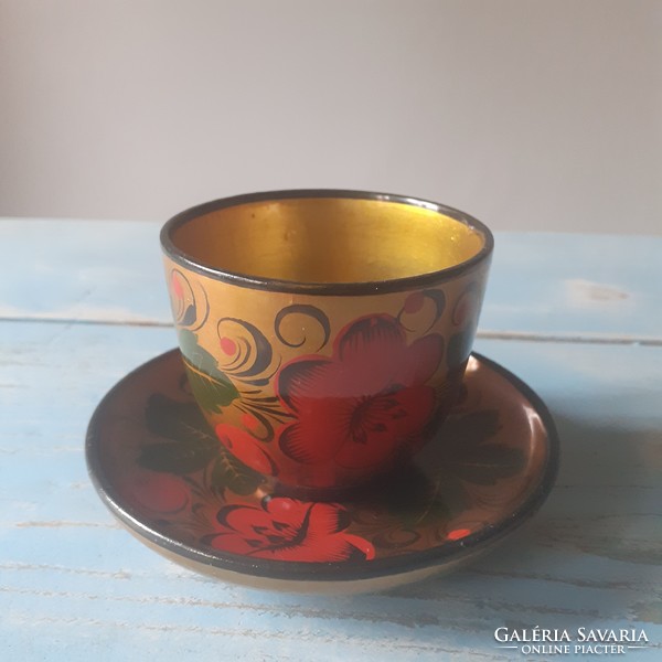 Hand painted russian khokhloma cup with honeycomb. Poppy pattern