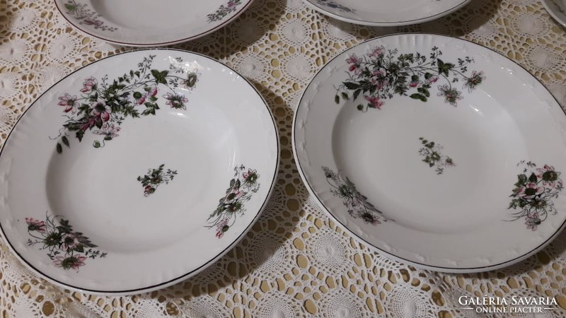 Gyönyörű, festett, virágos porcelán fali tányér dísztányér, 4db